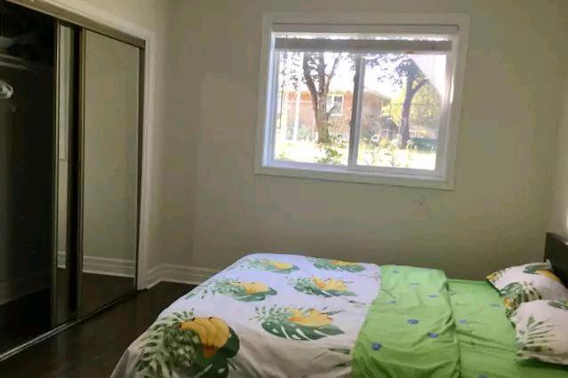 Private Rooms 5 Min Finch West Subway - York University Toronto Exterior photo